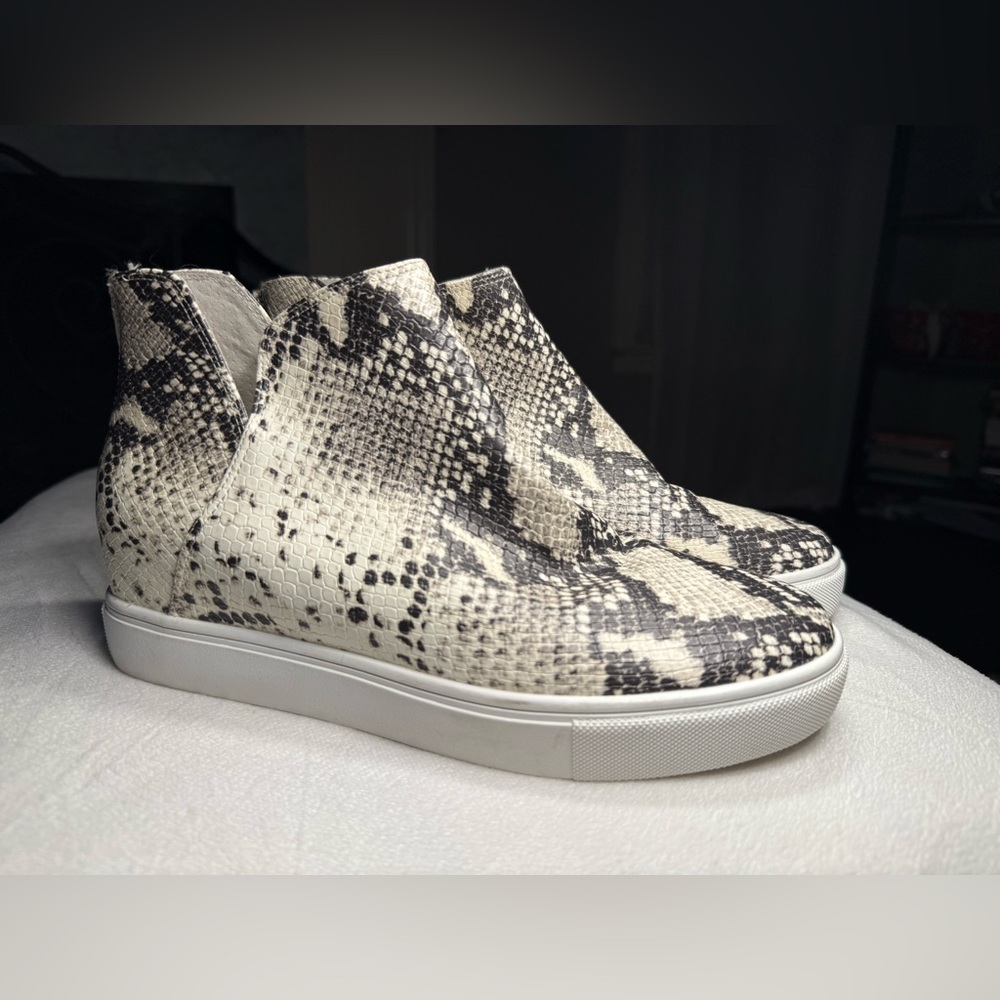 Steve Madden Claud Snake Print‎ Sneakers